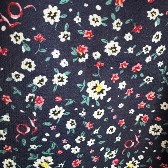 Floral Navy Blouse - Picture 4 of 4